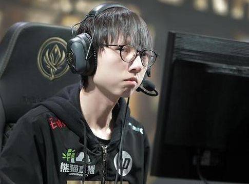 壹号娱乐官网关于塔图姆赛事官方发布势不可挡新规,RNG争议不断!的信息