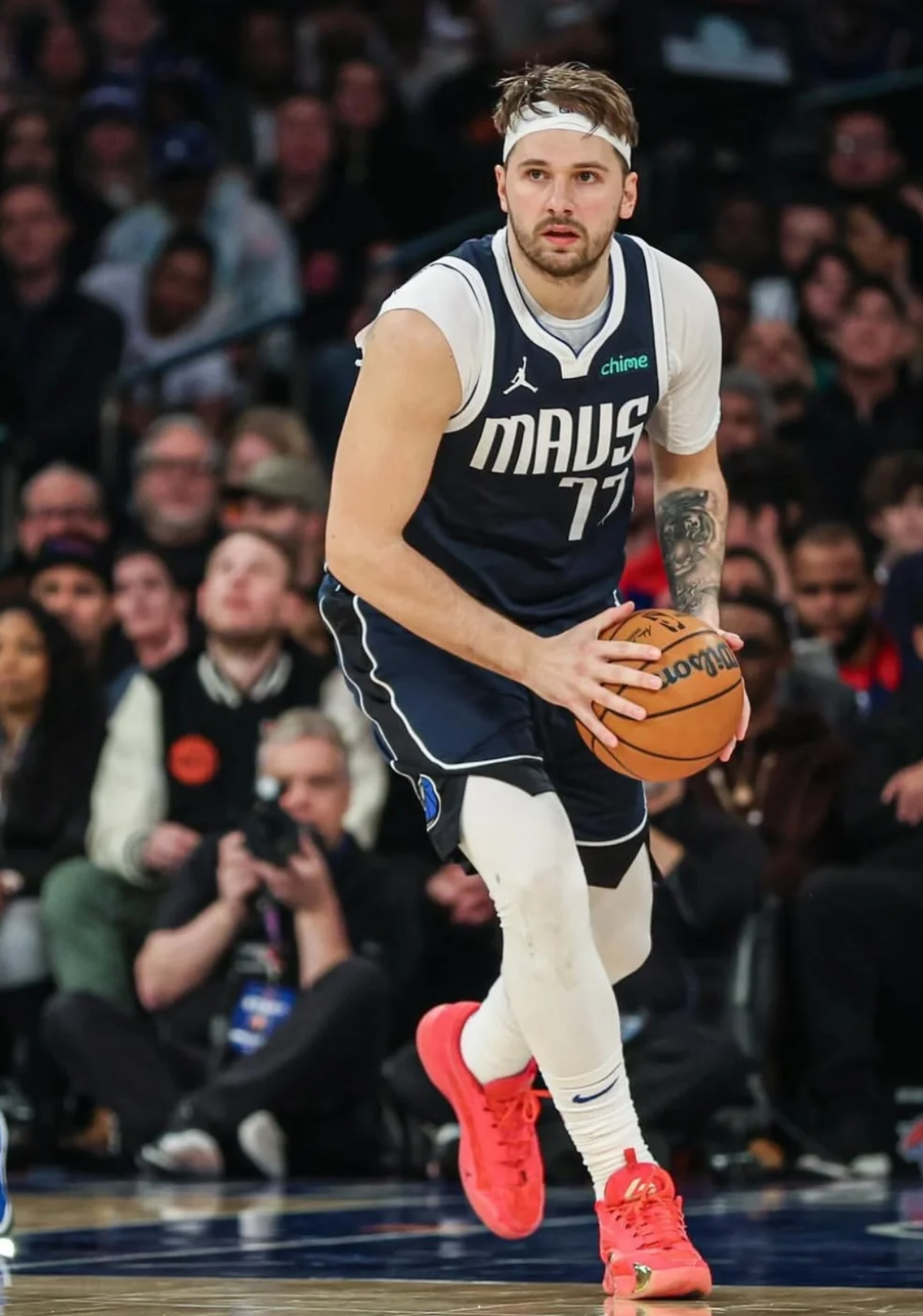 壹号娱乐东契奇回归赛场,惊险取胜首场状态亮眼,DWG观众沸腾!的简单介绍