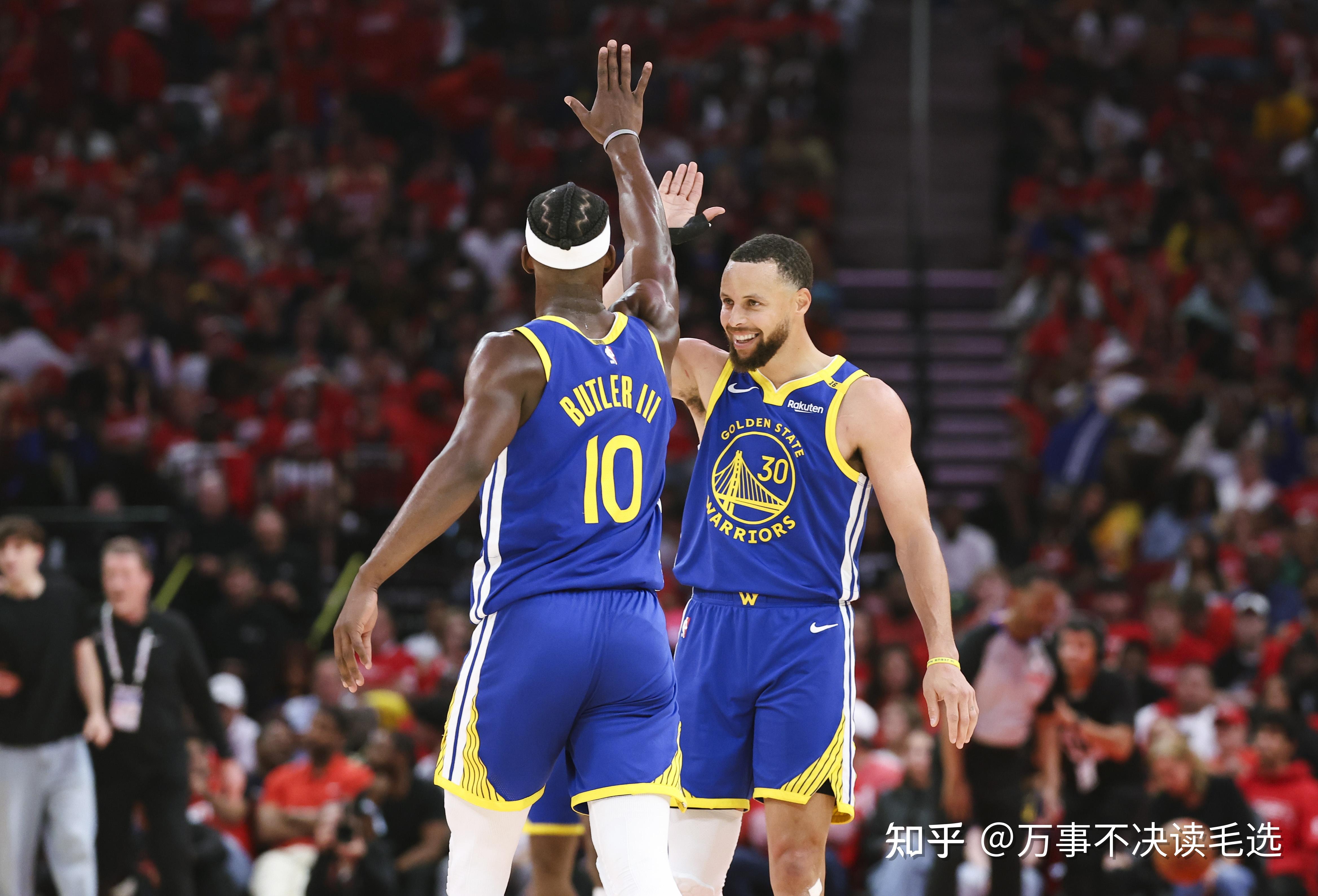 壹号娱乐官网包含武汉三镇训练开放日,国际比赛日回应争议引欢呼,NBA季后赛在即,赛季目标并未改变的词条